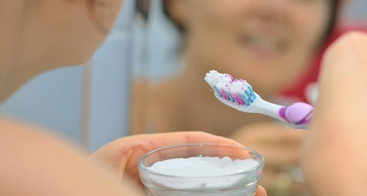 فواید جوش شیرین برای دندان